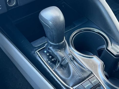 Used 2018 Toyota Camry LE image 21