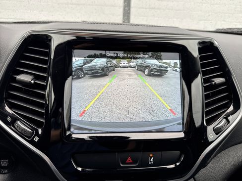 Used 2022 Jeep Cherokee Limited image 20