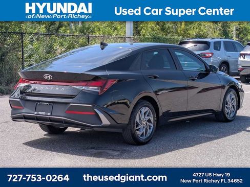 Certified 2024 Hyundai Elantra SEL FWD image 5