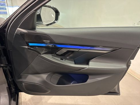 Used 2025 BMW i5 xDrive40 w/ Premium Package image 49