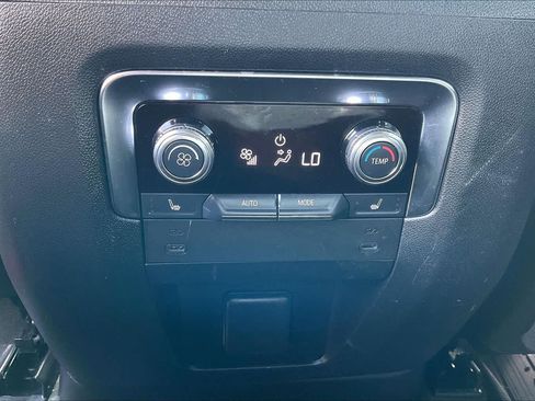 Used 2025 GMC Yukon XL Denali w/ Sun & Power Step Package RWD image 32