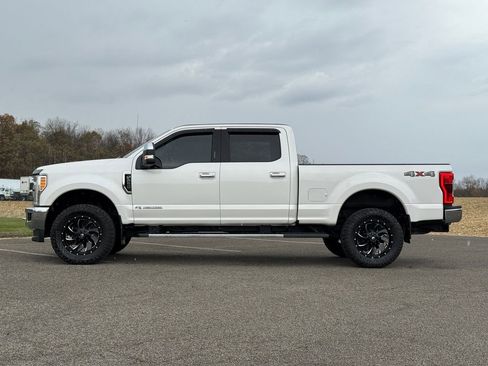 Used 2019 Ford F250 Lariat w/ Chrome Package image 8