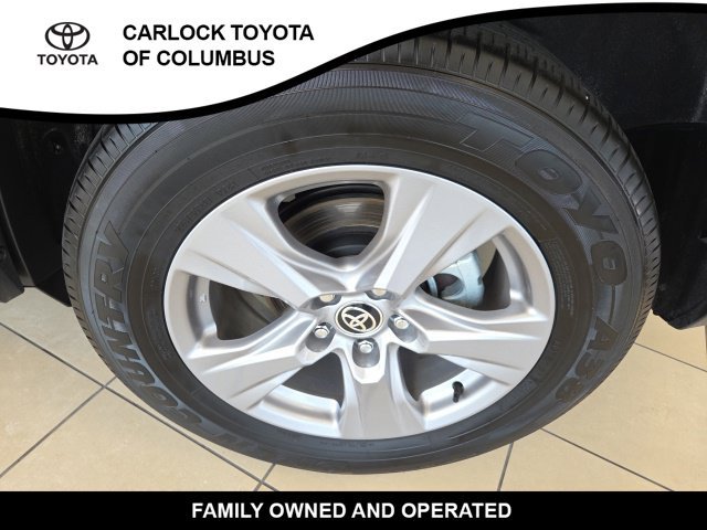 Used 2025 Toyota RAV4 XLE AWD/4WD image 11