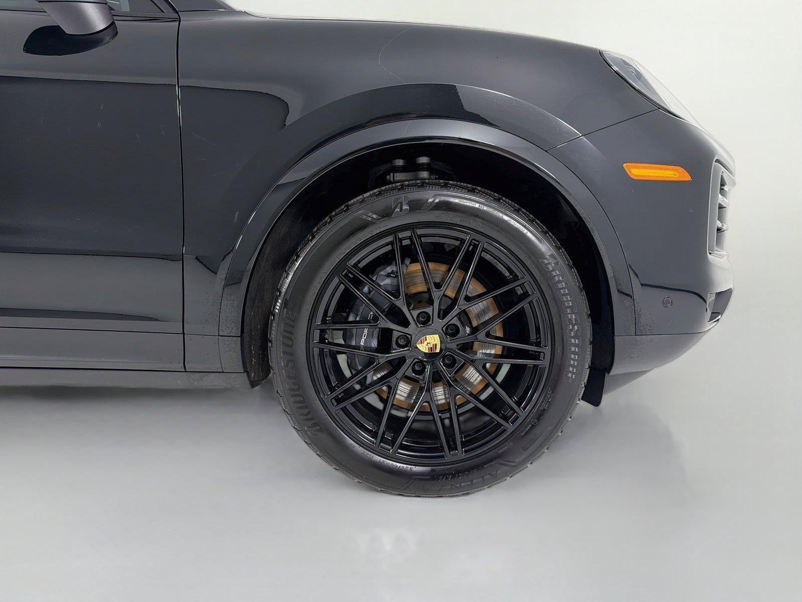 Certified 2024 Porsche Cayenne AWD/4WD image 29
