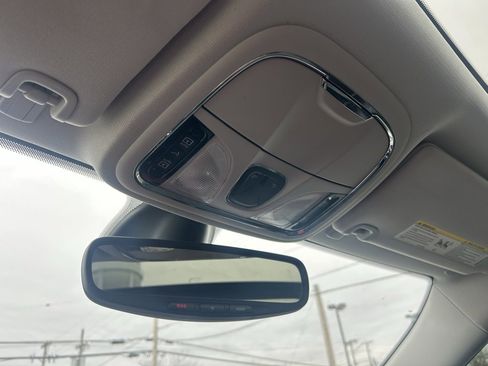 Used 2019 Jeep Cherokee Limited image 25