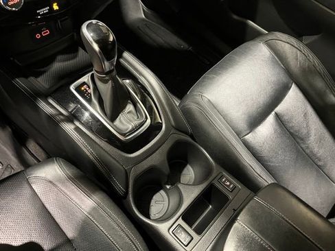 Used 2018 Nissan Rogue SL image 17