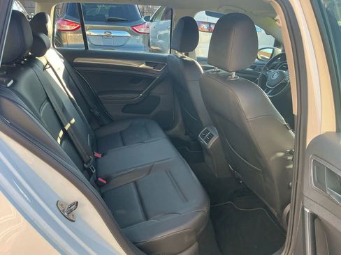 Used 2017 Volkswagen Golf Alltrack S image 16