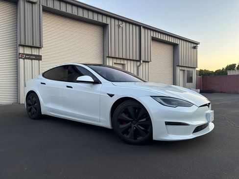 Used 2023 Tesla Model S Plaid AWD/4WD image 2