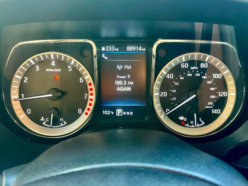 Used 2019 Nissan Titan SV w/ SV Convenience Package RWD image 27