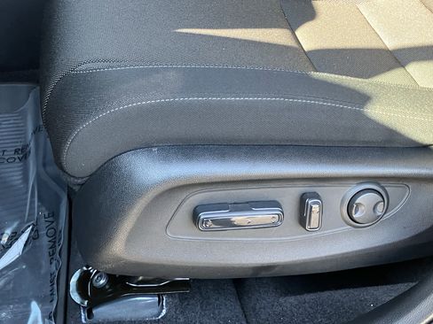 Used 2025 Honda CR-V EX image 17