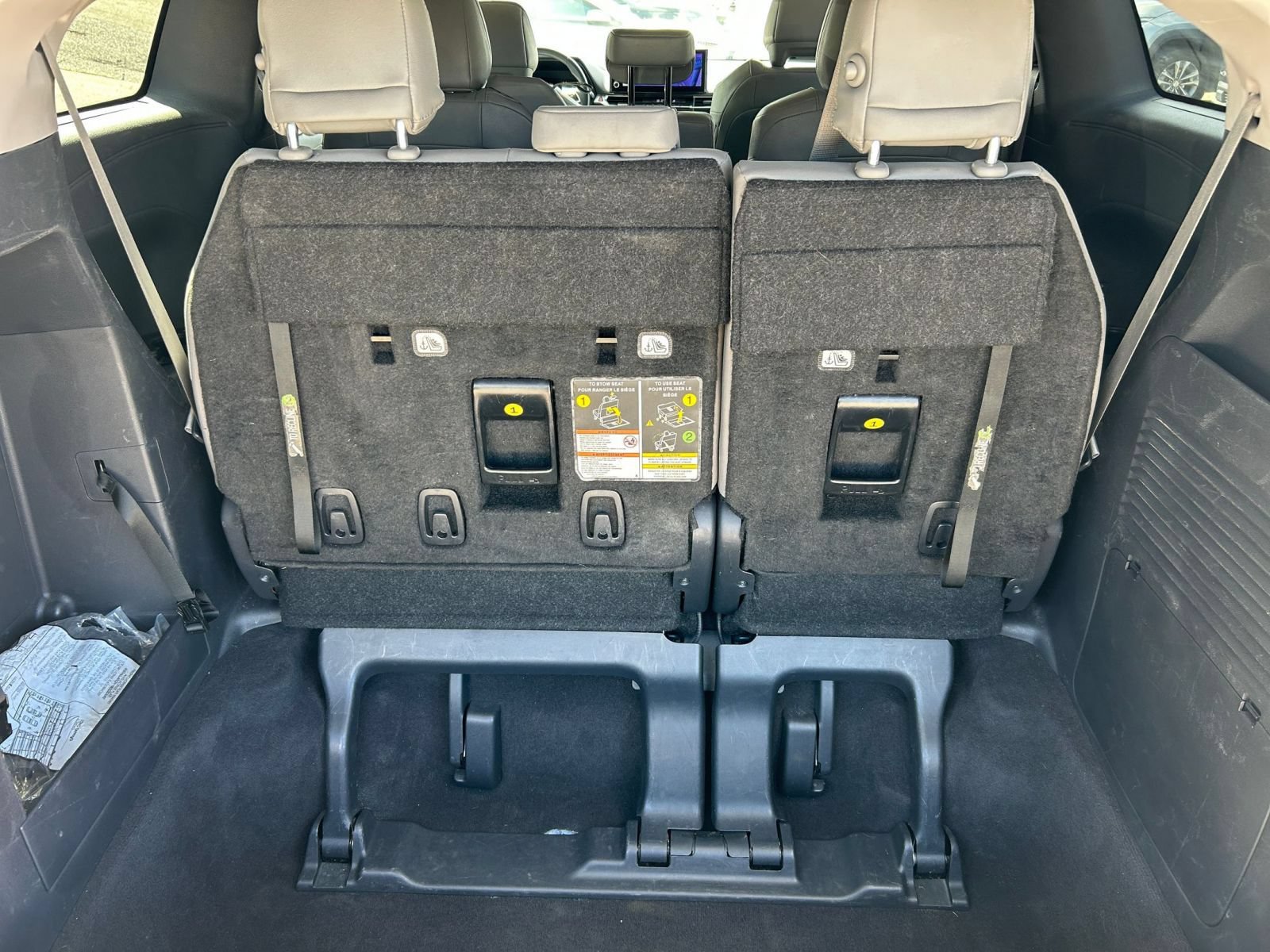 Used 2025 Toyota Sienna XLE FWD image 29