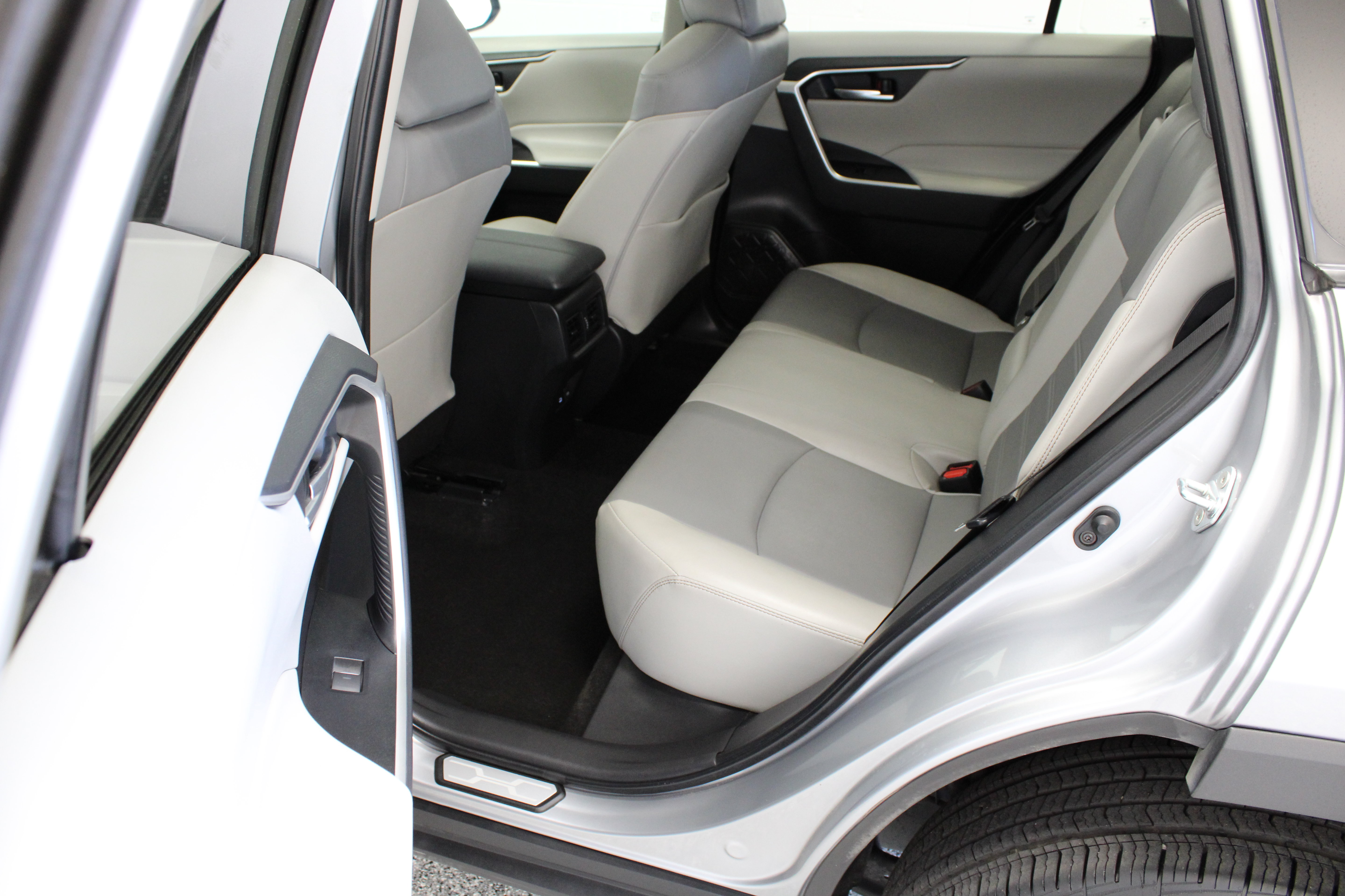 Used 2023 Toyota RAV4 XLE Premium FWD image 29