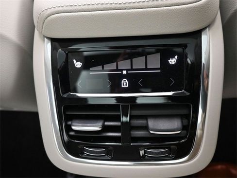 Used 2023 Volvo XC60 B5 Ultimate w/ Climate Package image 35