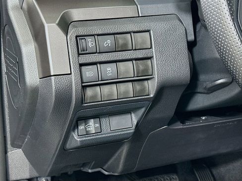 Certified 2025 Toyota Tacoma SR5 AWD/4WD image 10