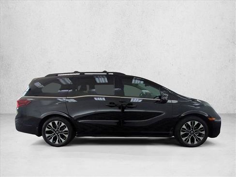 Used 2025 Honda Odyssey Elite image 4