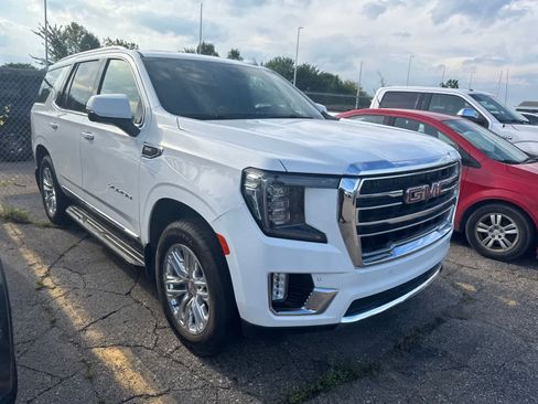 Used 2024 GMC Yukon SLT w/ SLT Premium Package AWD/4WD image 6