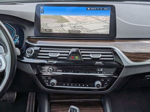 Certified 2023 BMW 530e xDrive w/ Premium Package image 28