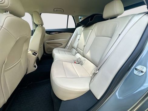 Used 2019 Buick Regal Essence w/ Driver Confidence Package I image 26