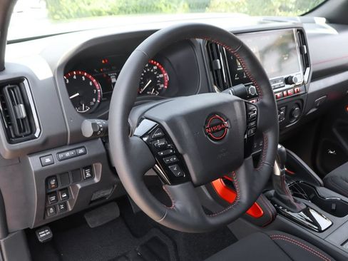 Used 2025 Nissan Frontier PRO-4X w/ Pro Convenience Package AWD/4WD image 19