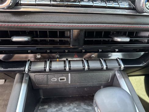 Used 2025 Chevrolet Colorado Z71 w/ Technology Package image 27