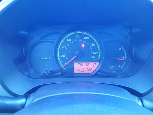 Used 2015 Toyota Yaris L image 21