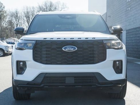 Used 2025 Ford Explorer ST-Line w/ ST-Line Street Pack image 3