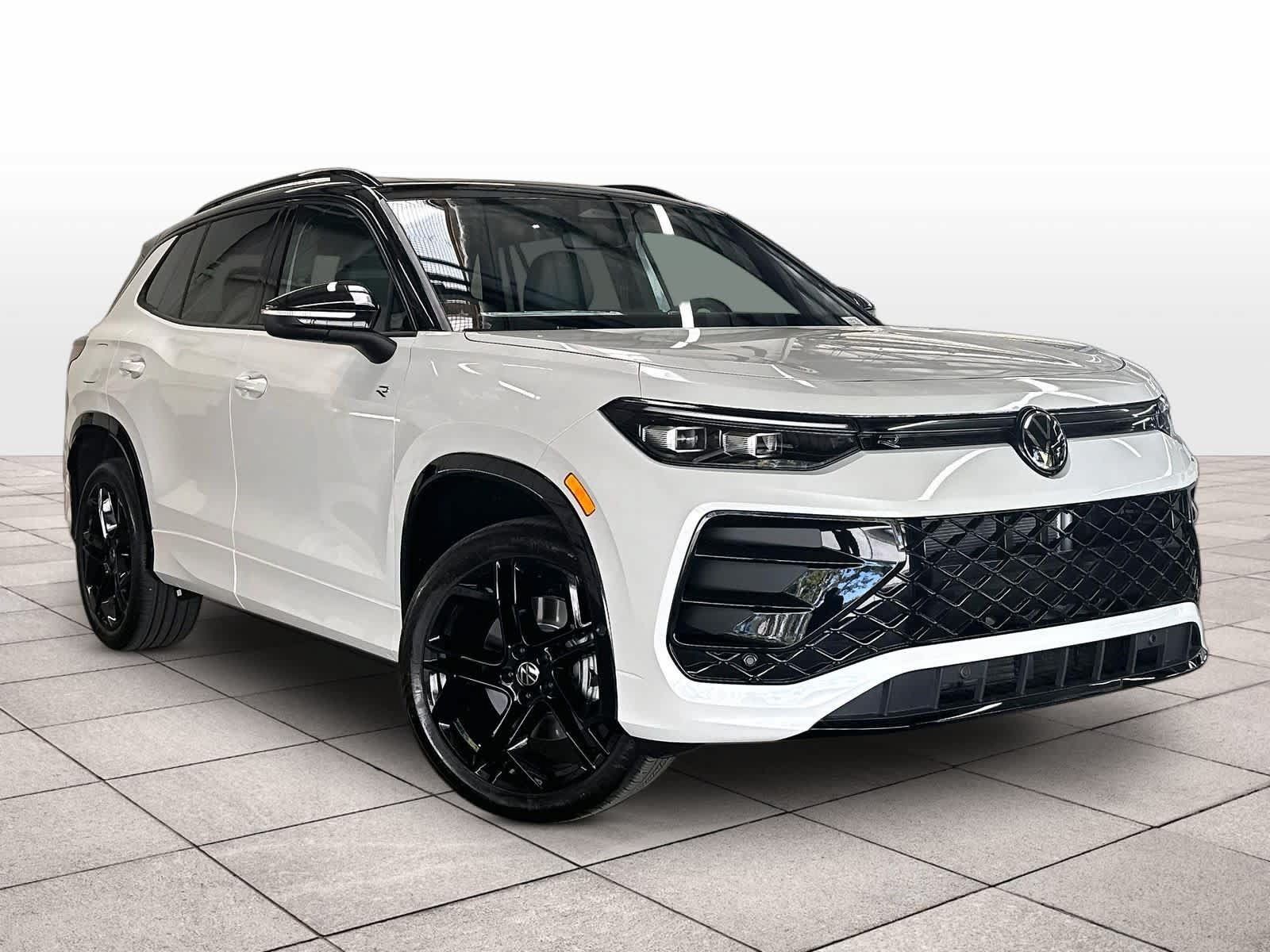 New 2026 Volkswagen Tiguan SE R-Line AWD/4WD image 2