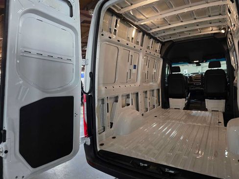 Used 2025 Mercedes-Benz Sprinter 2500 image 18