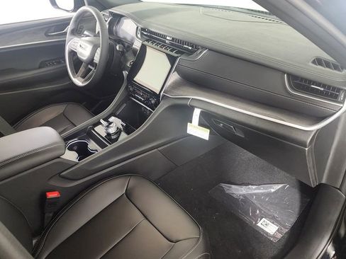 New 2025 Jeep Grand Cherokee Limited w/ Black Appearance Package image 31