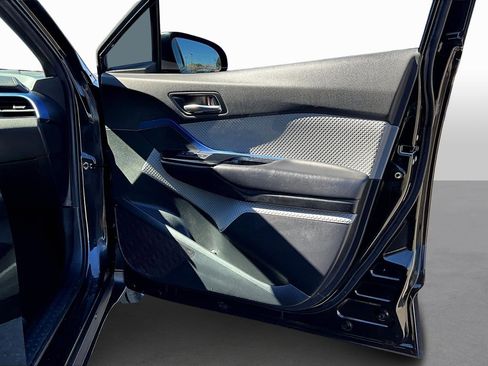 Used 2019 Toyota C-HR XLE image 17