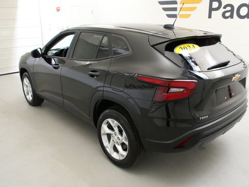 Used 2024 Chevrolet Trax LS w/ LS Convenience Package FWD image 7