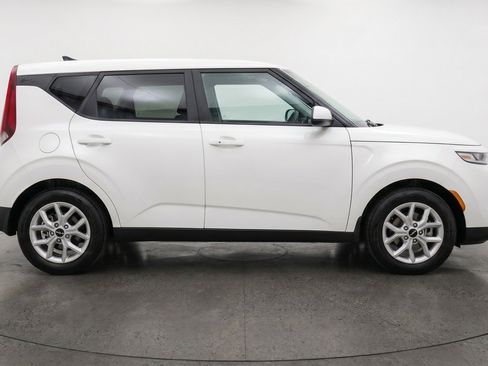 Used 2025 Kia Soul LX w/ LX Technology Package FWD image 11