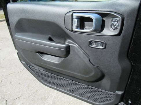 Used 2022 Jeep Wrangler Unlimited Sport image 26