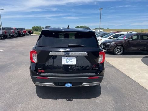 Used 2023 Ford Explorer XLT w/ Equipment Group 202A AWD/4WD image 6