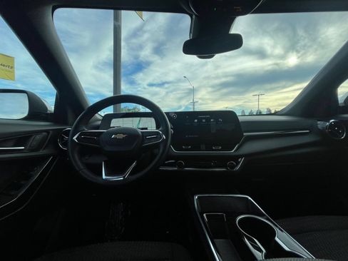Used 2025 Chevrolet Equinox LT FWD image 35