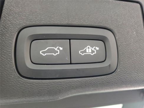 Certified 2023 Volvo XC60 B5 Plus w/ Protection Package Premier FWD image 10