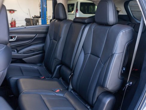 Used 2024 Subaru Ascent Limited w/ Technology Package image 18