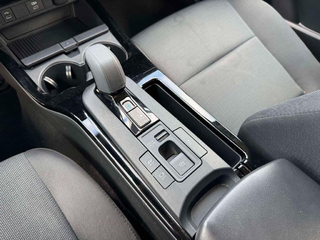 Used 2025 Toyota Prius LE FWD image 30
