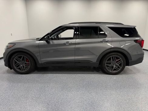 Used 2025 Ford Explorer ST AWD/4WD image 8