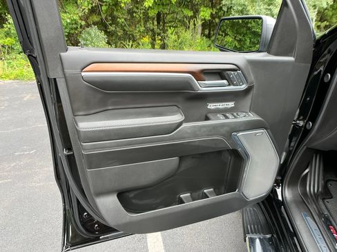 Used 2024 GMC Sierra 1500 Denali w/ Technology Package AWD/4WD image 11