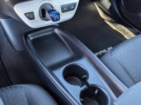 Used 2017 Toyota Prius Two image 16