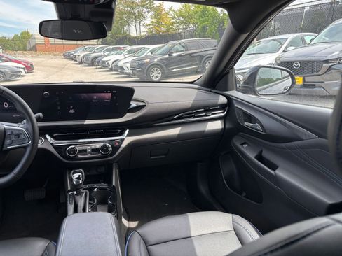 Used 2025 Buick Envista Sport Touring FWD image 30