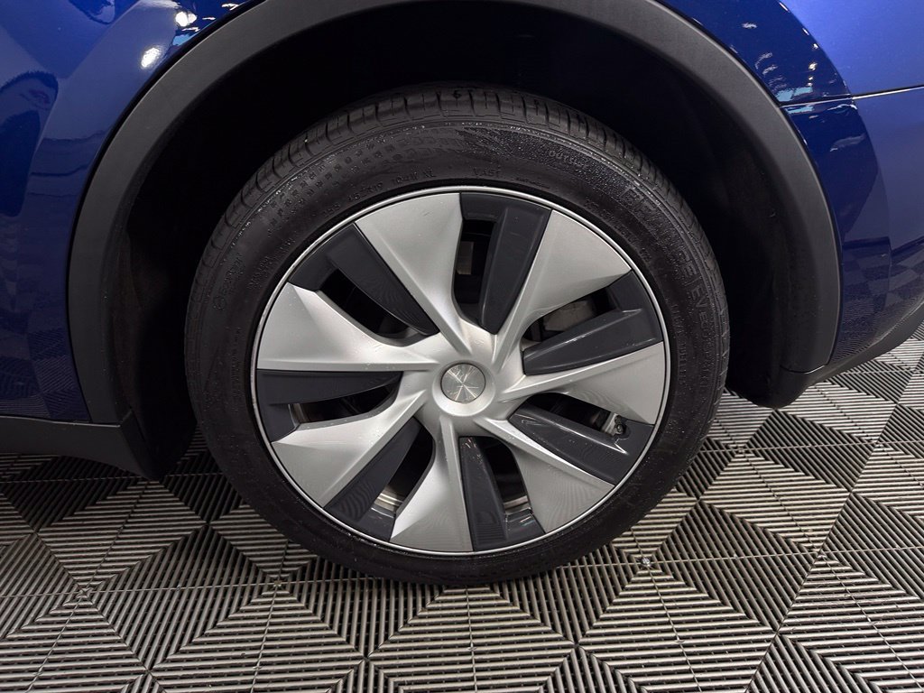 Used 2024 Tesla Model Y Long Range AWD/4WD image 11