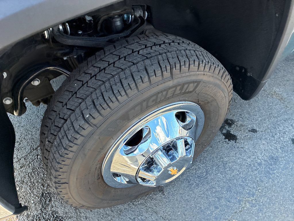 Used 2026 Chevrolet Silverado 3500 LTZ AWD/4WD image 9
