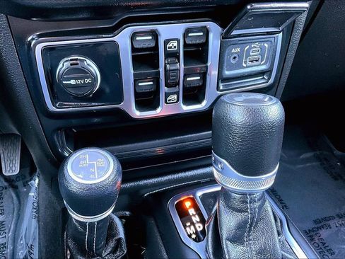 Certified 2025 Jeep Wrangler Unlimited Sahara w/ Safety Group image 12