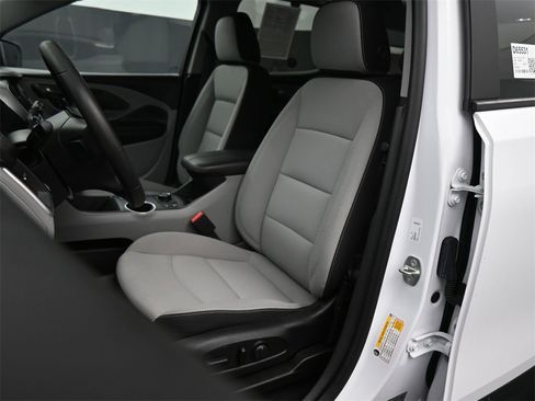 Used 2023 GMC Terrain SLE w/ Driver Convenience Package image 13