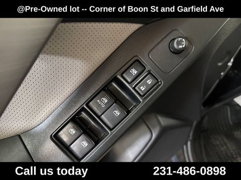 Used 2016 Subaru Forester 2.5i Limited AWD/4WD image 16