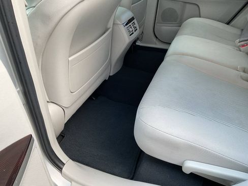 Used 2010 Toyota Venza AWD w/ Convenience Pkg image 28