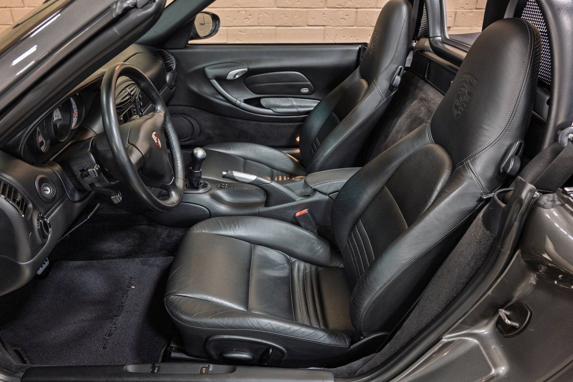 Used 2001 Porsche Boxster RWD image 16