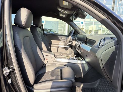 Certified 2025 Mercedes-Benz GLB 250 image 18